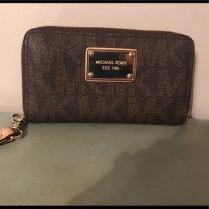 Michael Kors Jet Set Travel signature wristlet